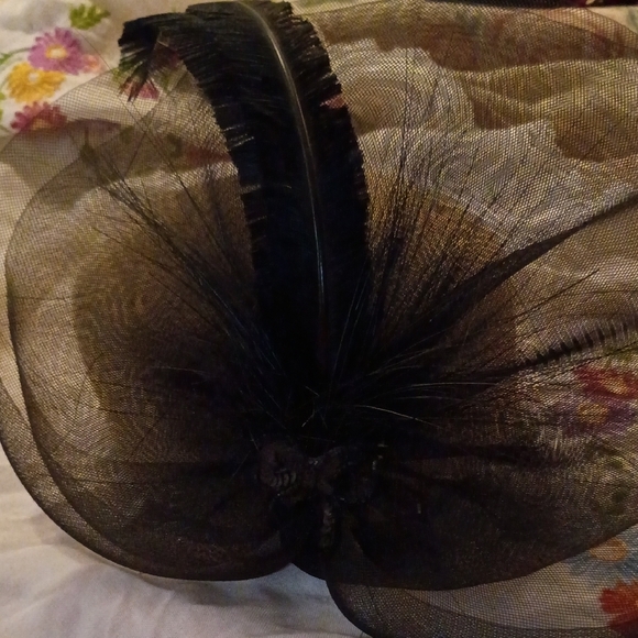Elegant Black Vintage Cream Hat  with Feather Accent main image 8